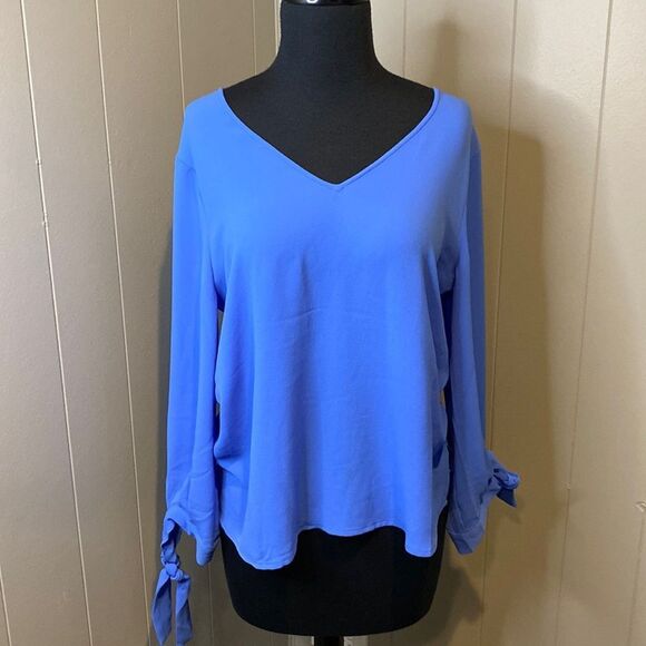 CeCe Small Blouse Relaxed Fit V Neck Tied Cuffs Uneven Hem - Picture 1 of 6